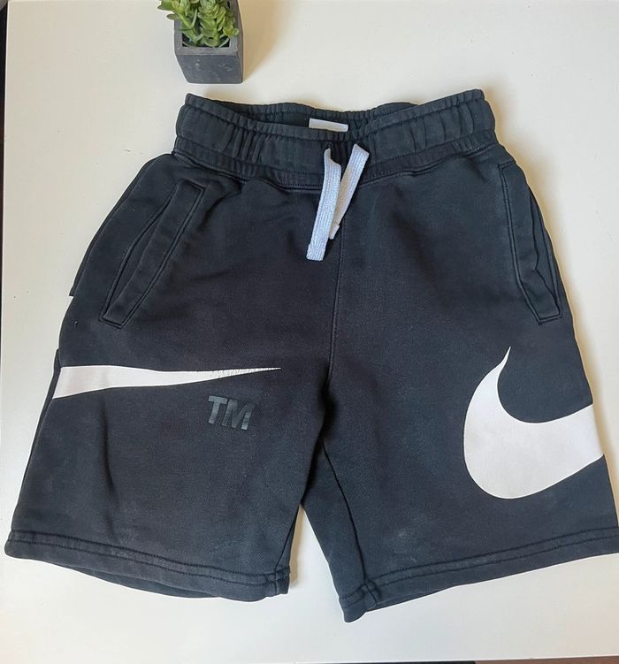 Short nike noir 9 ans