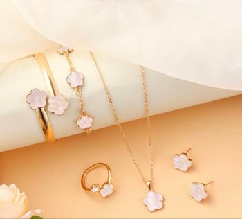 Parure motif trèfle