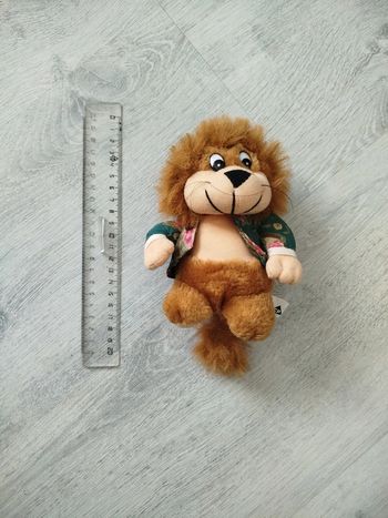 Peluche lion avec moustache