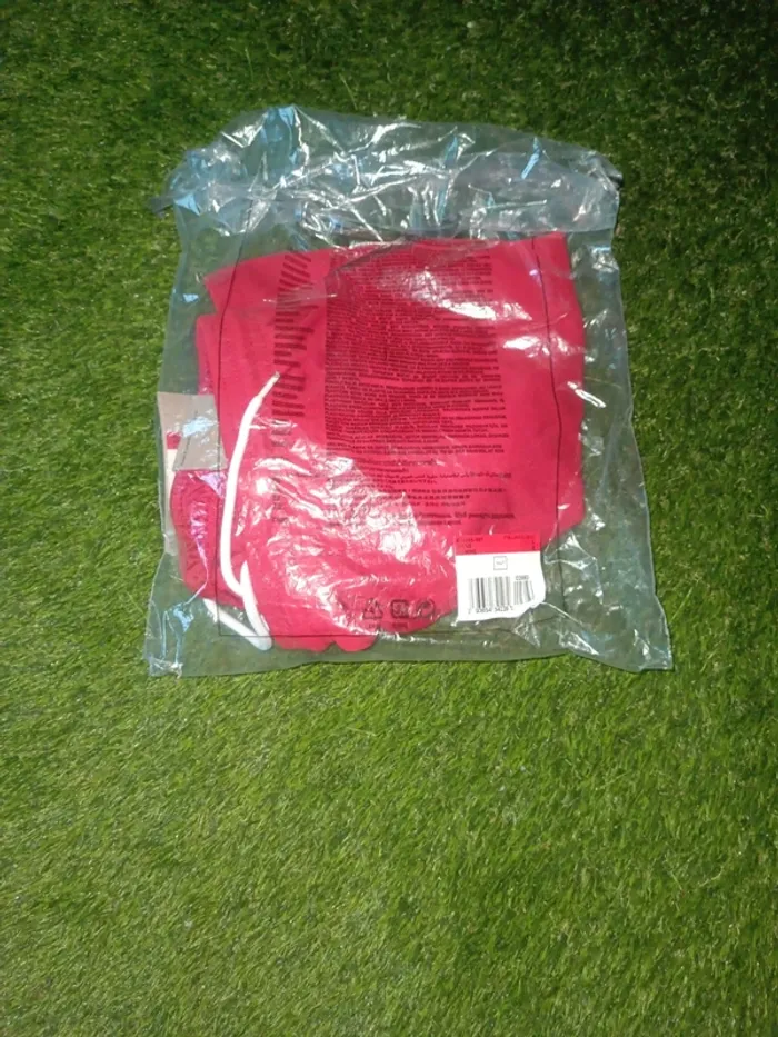 Short football Nike taille L rouge neuf - photo numéro 6