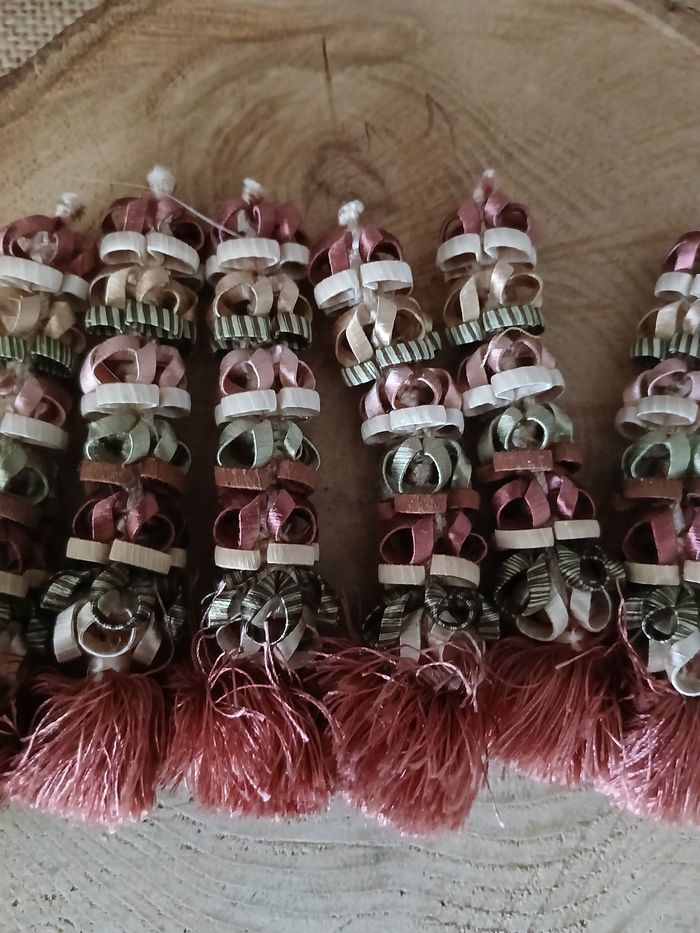 Lot de 24 pompons guipure a coudre ou autre bordeaux crème vert - photo numéro 5