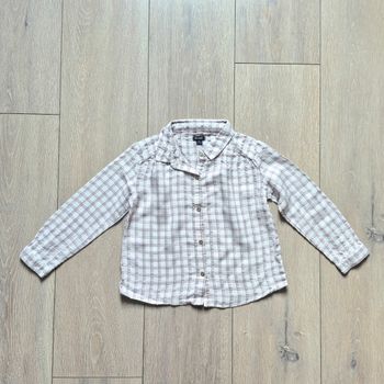 Très jolie chemise blanche, rose pâle et grise argenté. Fille 5 ans. Marque Kiabi 