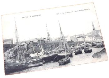 Carte postale ancienne Ile d' Ouessant (Finistère) Port de Lampaul