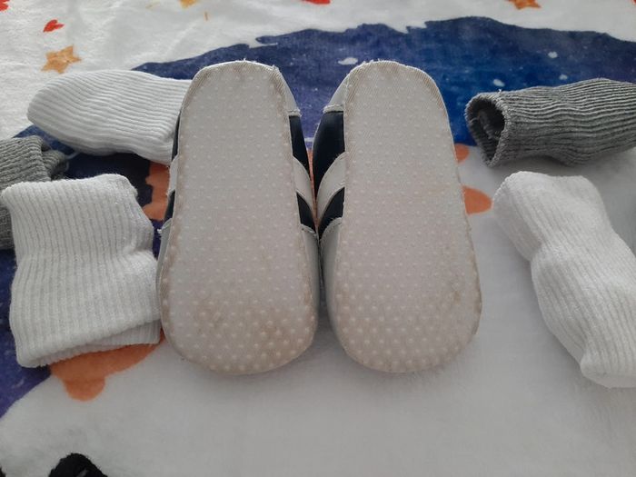 Chaussures souples et chaussettes bébé - photo numéro 8