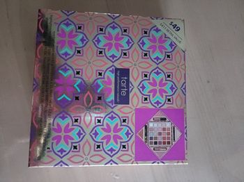 DEUX SUPERBES PALETTES TARTE MAGNIIFIQUES DESIGNS ET COULEURS
