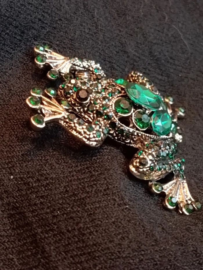 Idée cadeau 🎁 : Broche Grenouille verte - photo numéro 3