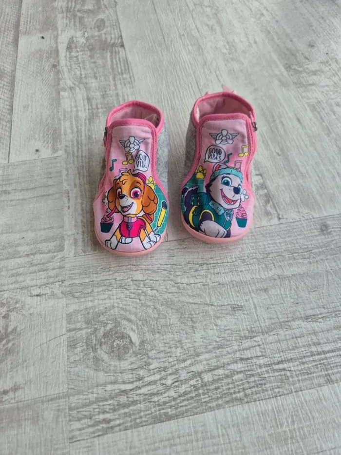 Chaussons/pantoufles pointure 27