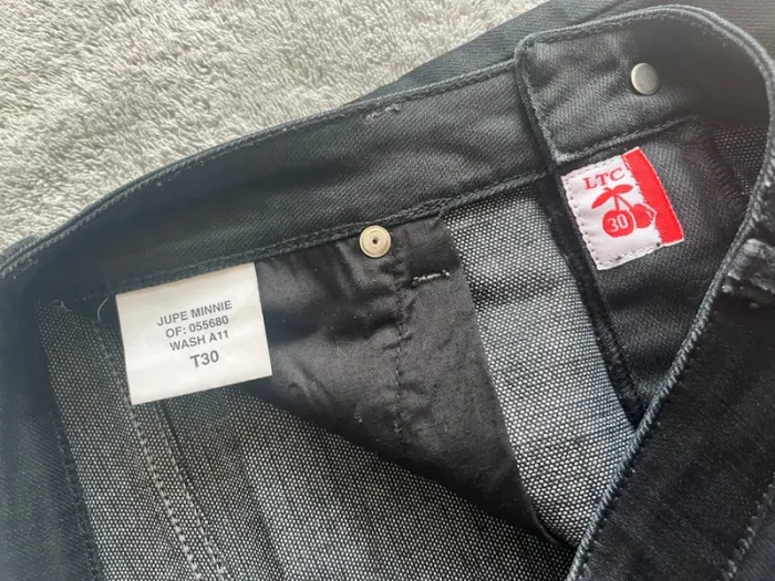 Mini jupe noire en jean Le Temps des Cerises T30 – tendance, ceinturable, coupe flatteuse - photo numéro 3