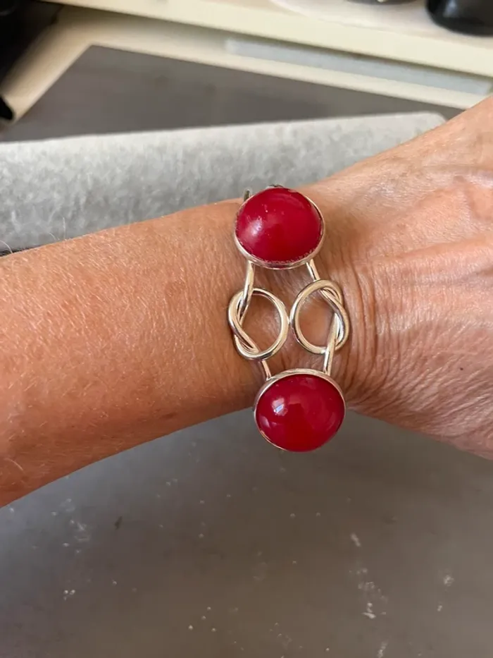 Bracelet cabochon en résine rouge