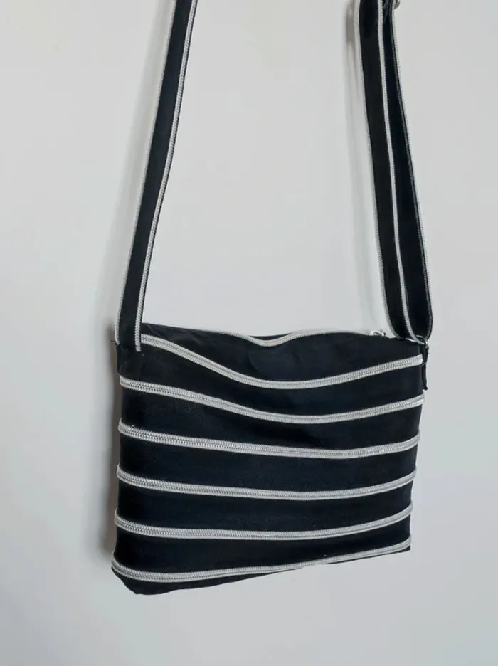 Sac à main bandoulière zip noir argent y2k / Creazip - 25×17×6cm - photo numéro 4