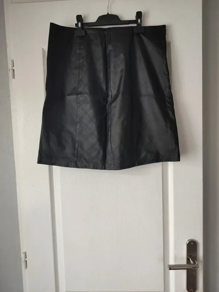 Jupe simili cuir taille 42