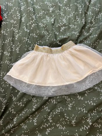 Jupe dorée et crème