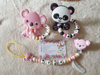 Attache tétine + 2 hochets