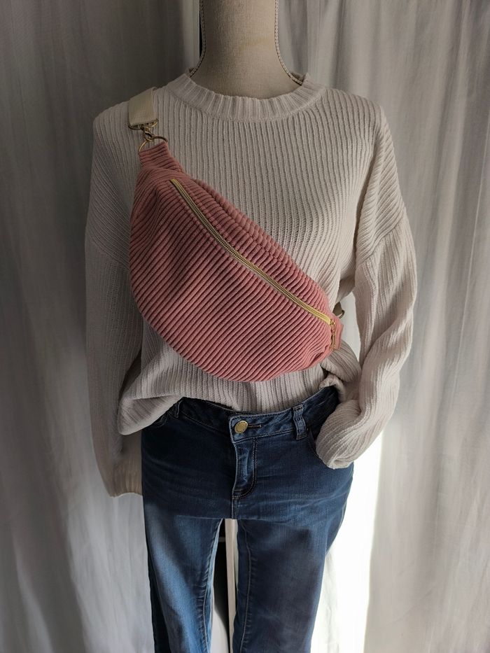 Banane en velours rose - Dimensions 37x17