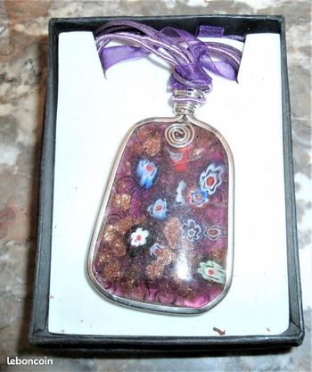 Collier en verre et métal argenté - Violet