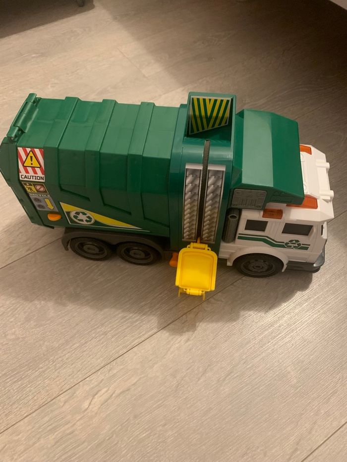 Camion poubelle - photo numéro 3