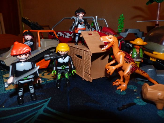 Lot playmobils chasseur de dinausores - photo numéro 5