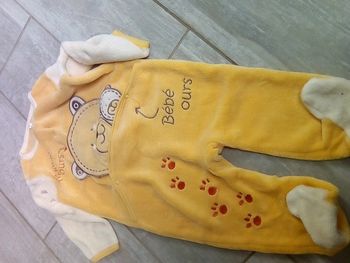 Pyjama taille 81 très bon état