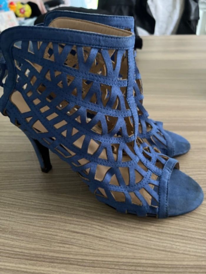 Chaussures à talons t. 37