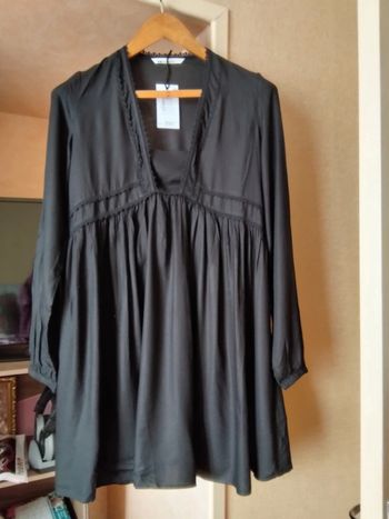 robe noire. Plissée devant marque camaïeu. Taille xs.