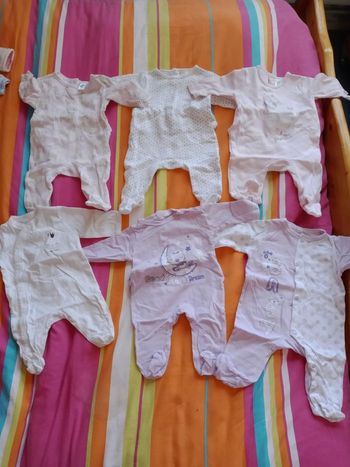 Pyjama comme neuf pour la plupart naissance , 1 mois