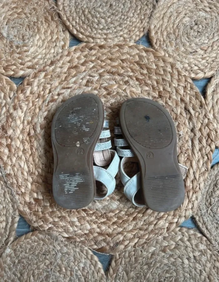 Sandalettes pointure 22 - photo numéro 2