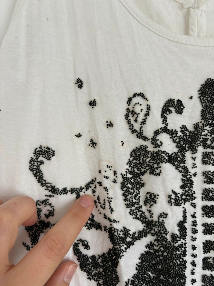Débardeur col rond voyelles blanc avec motifs paillettes noir taille M - photo numéro 3