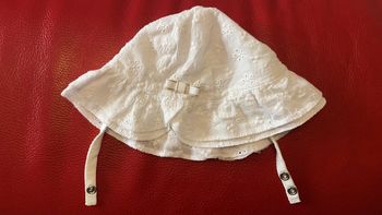 Chapeau en dentelle 3/6 mois