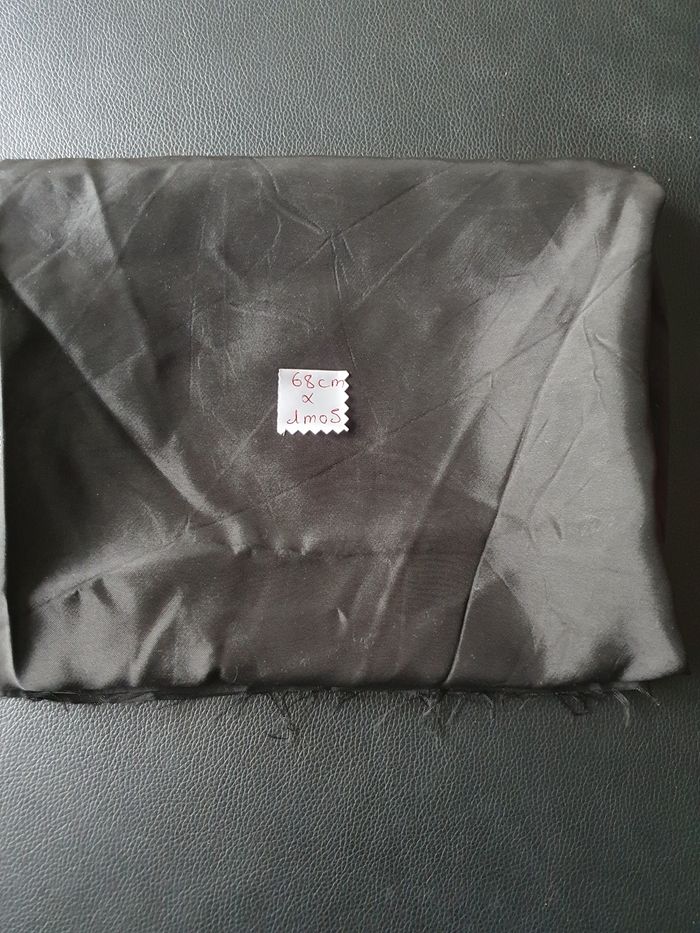 Tissu doublure noir 1m05x68cm