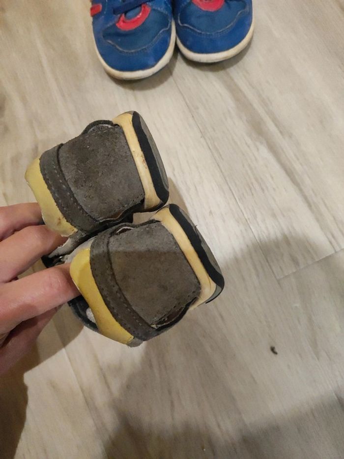 Lot de 2 paires de chaussures taille 23 - photo numéro 5