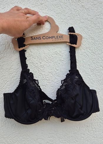 Soutien gorge avec armatures 95C noir.