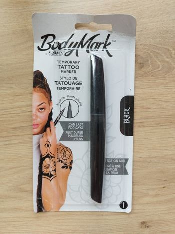 Stylo de tatouage temporaire