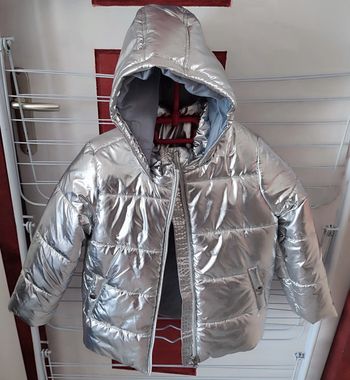 Manteau à capuche fille 8 ans. Neuf