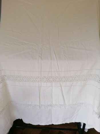 Grand drap vintage avec broderie réalisées à la main 