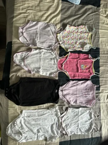 Lot de 8 bodies bretelles/manches courtes en 36 mois