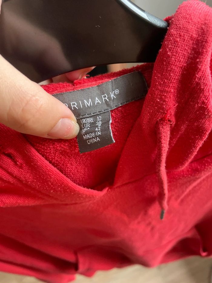 Sweat-shirt rouge à capuche - photo numéro 3
