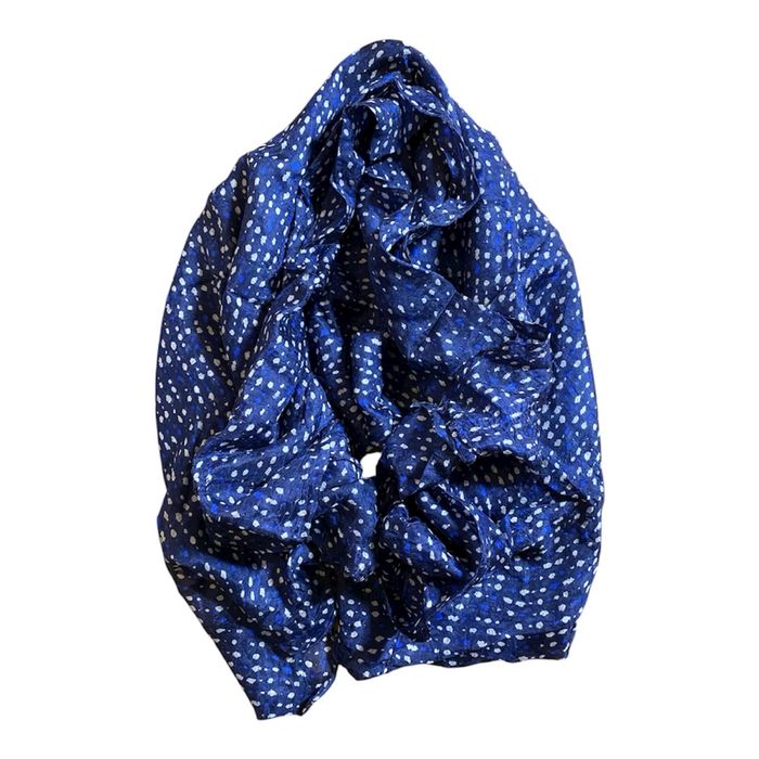 Foulard bleu à pois