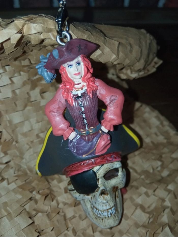 Ornement pirate des Caraïbes Disney store - photo numéro 2