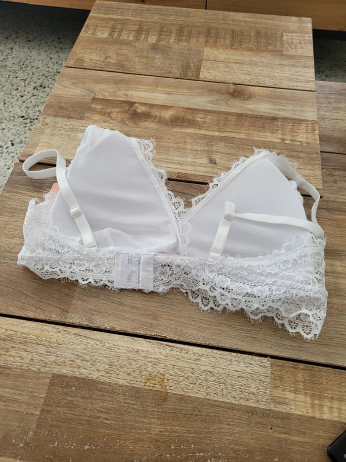 Magnifique ensemble blanc laçage niveau de la culotté haut soutient gorge sans armature - photo numéro 4