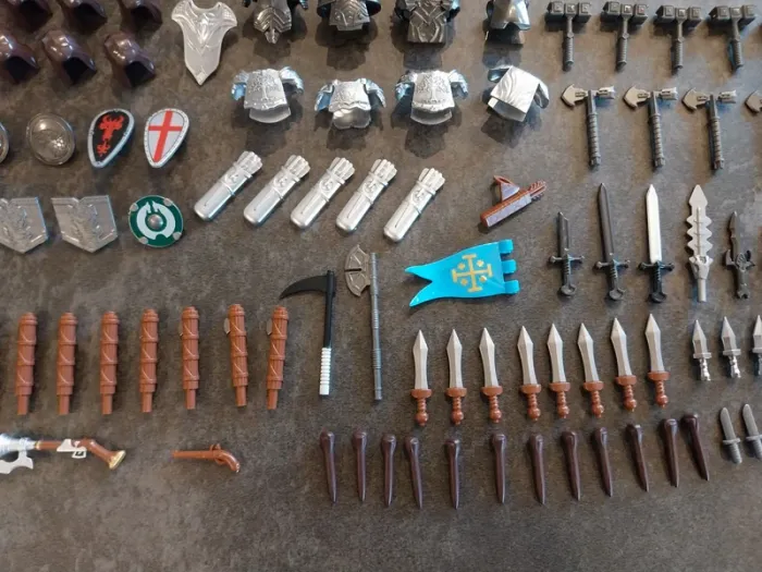 Gros lot type lego d'armes boucliers armures casques pour soldats seigneur des anneaux - photo numéro 4