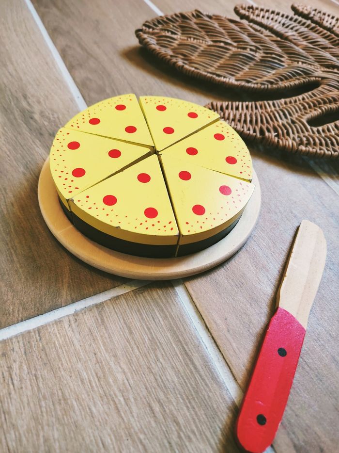 🎂Dinette gâteau d'anniversaire sur plateau en bois marque New classic toys - photo numéro 2