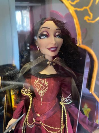 Poupée Disney édition limitée Mère Gothel
