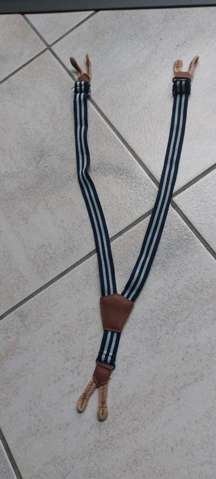 Short bleu marine avec bretelles - photo numéro 4