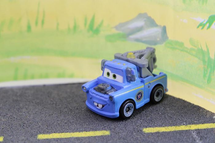 Disney Pixar cars min racer Martin version président - photo numéro 1