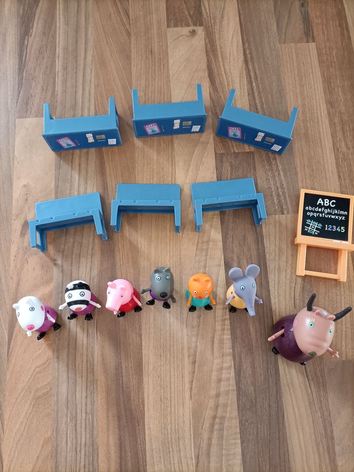 Peppa Pig à l'école - Salle de classe (Me Gazelle et ses 6 éleves) - photo numéro 7