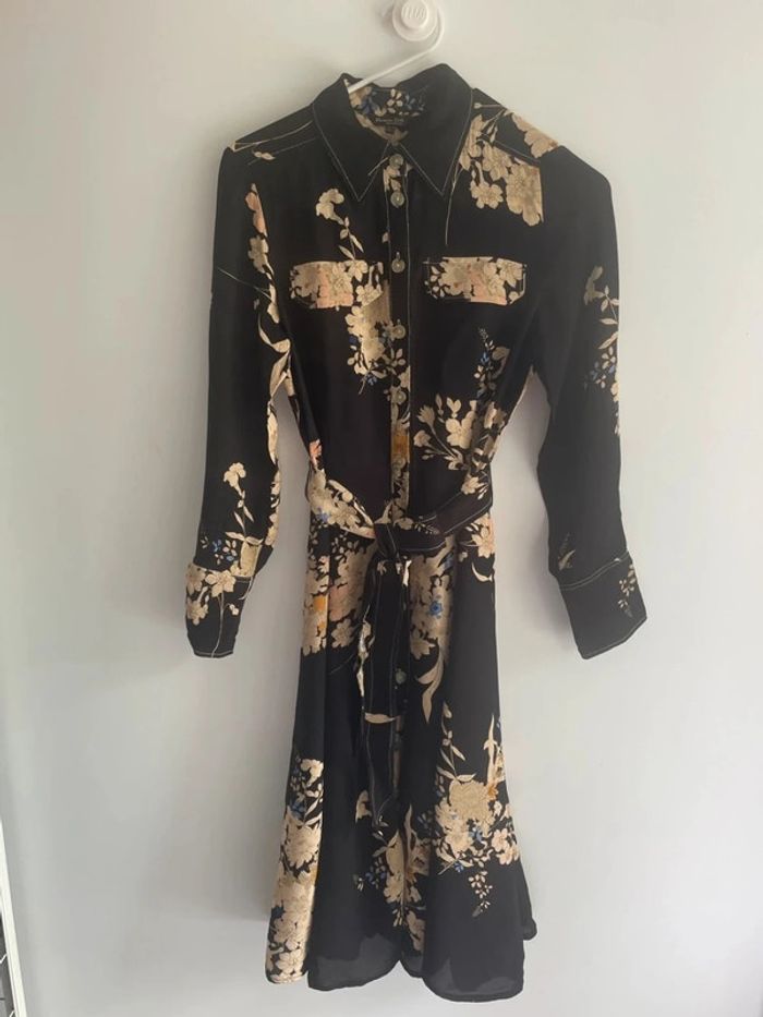 Robe Massimo Dutti noire fleurie – T.36