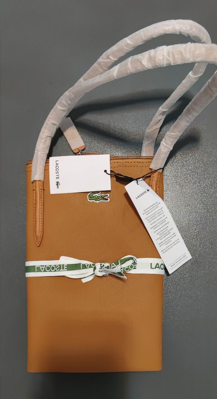 Sa. A bandoulière Lacoste taille L moutarde - photo numéro 6