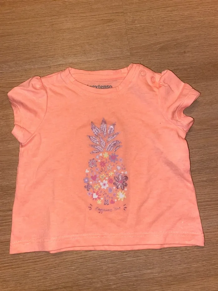 Ensemble barboteuse et T-shirt.