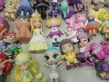Lot 49 figurines et mini poupée Disney et autre 
