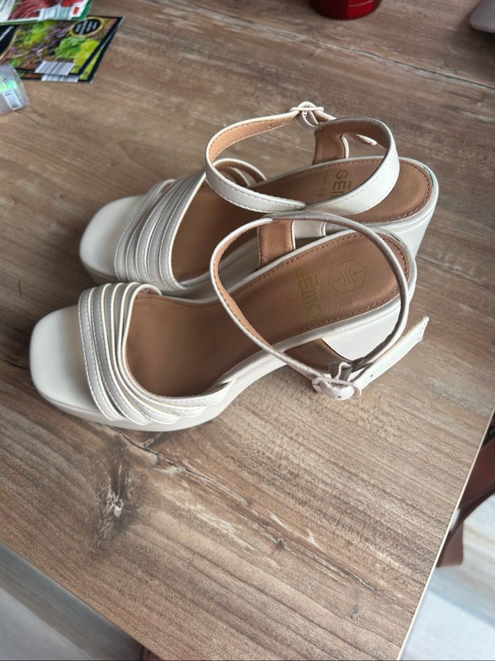 Chaussure femme neuve - photo numéro 3